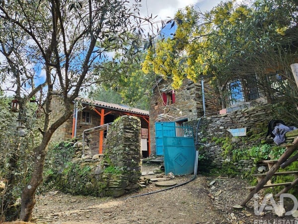 House in Sarzedas - view 1