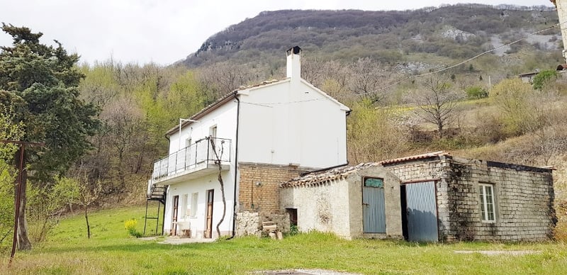 House in Villa Celiera - view 1