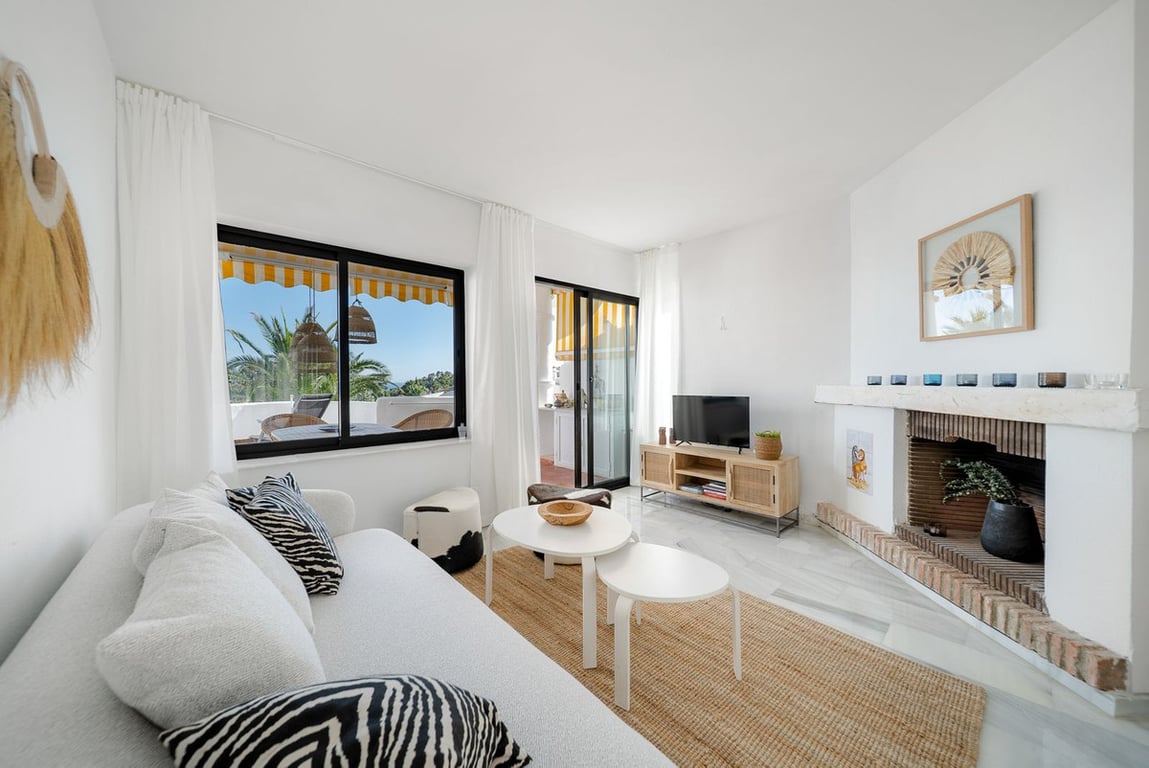 Apartment in Sitio de Calahonda - Image 2