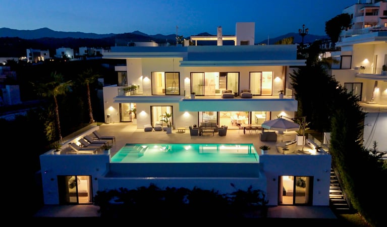 Villa in Estepona - view 1