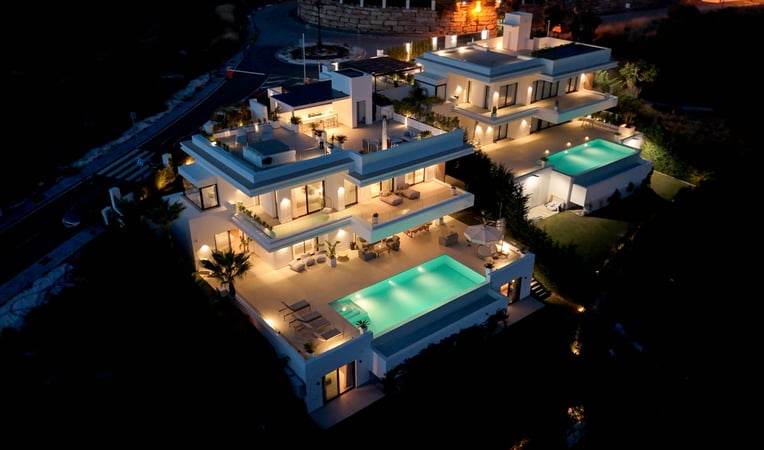 Villa in Estepona - view 1