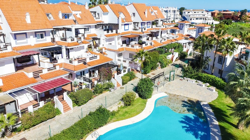 Apartment in La Duquesa - view 1