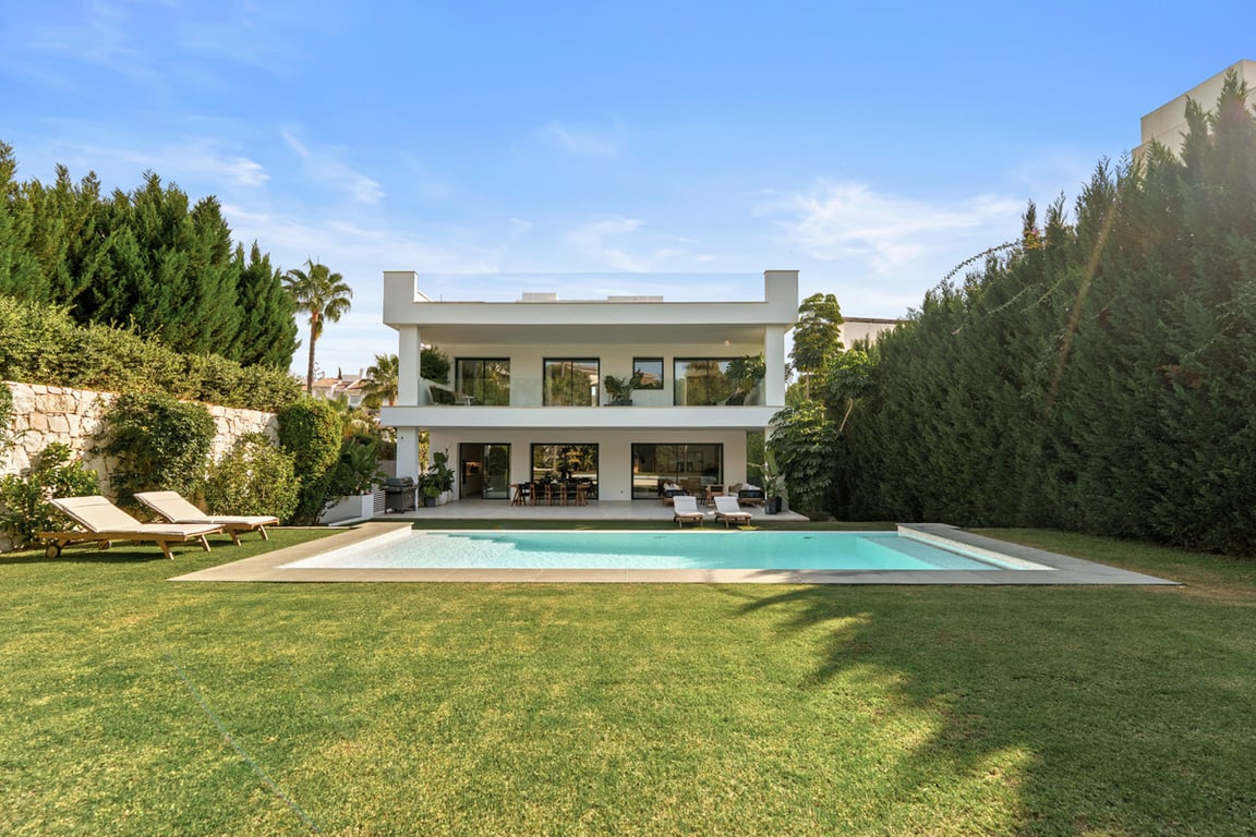 Villa in Nueva Andalucia - Image 3