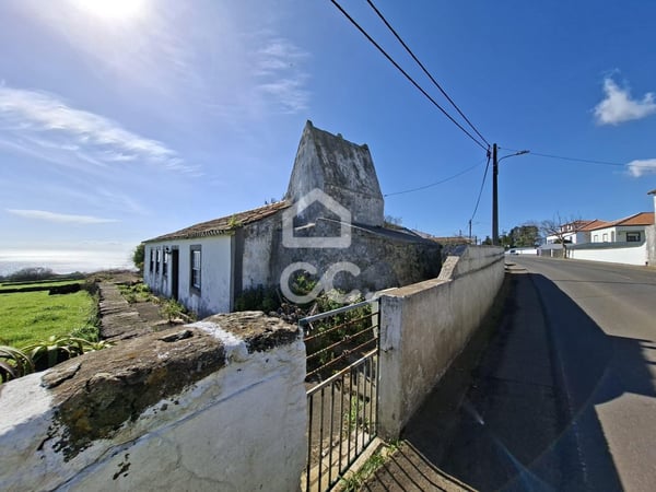 Villa in Cinco Ribeiras - view 1
