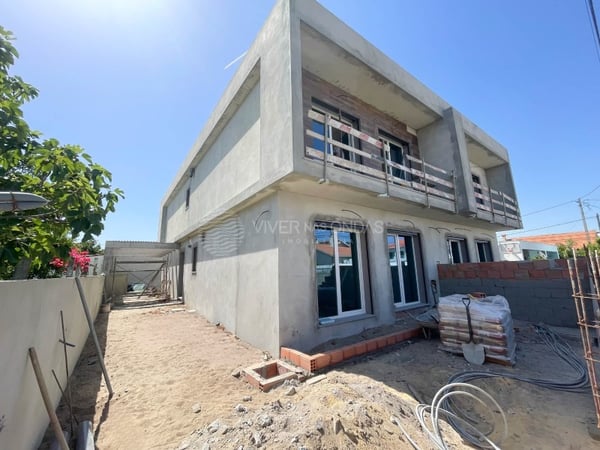 Villa in Fernao Ferro - view 1