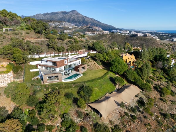 Villa in Benahavis - view 1