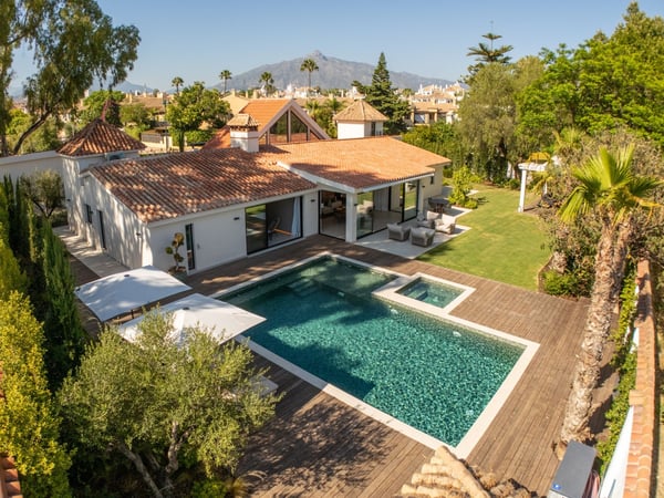 Villa in Puerto Banus - view 1