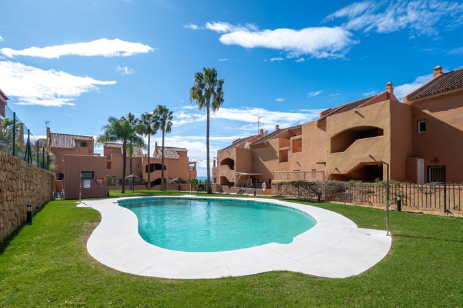 Apartment in Elviria - view 1