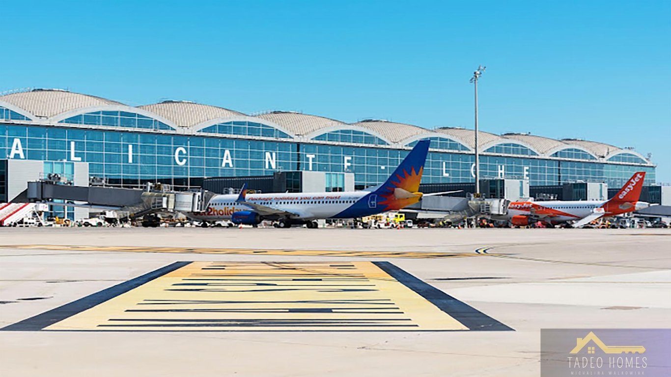 House in Cox - Image 3