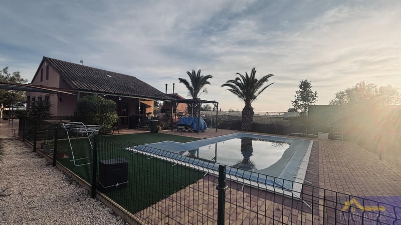 House in Valderas - view 1