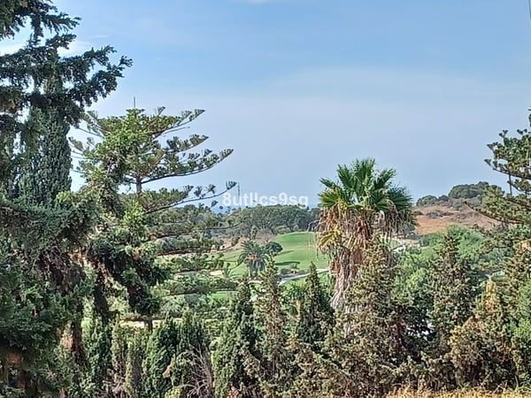 Apartment in Benahavis - view 1