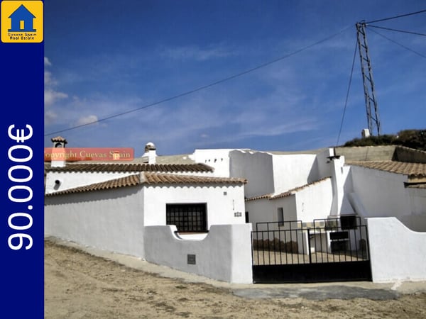 House in Huescar - view 1