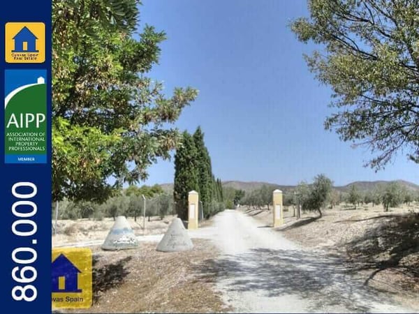 House in Huescar - view 1