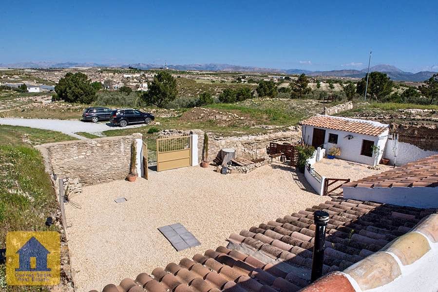 House in La Alqueria - Image 3