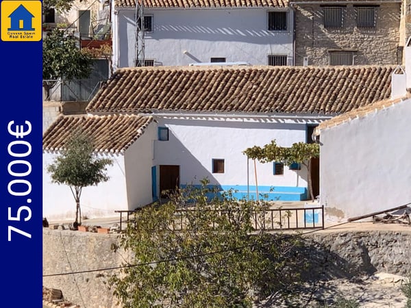 House in Huescar - view 1