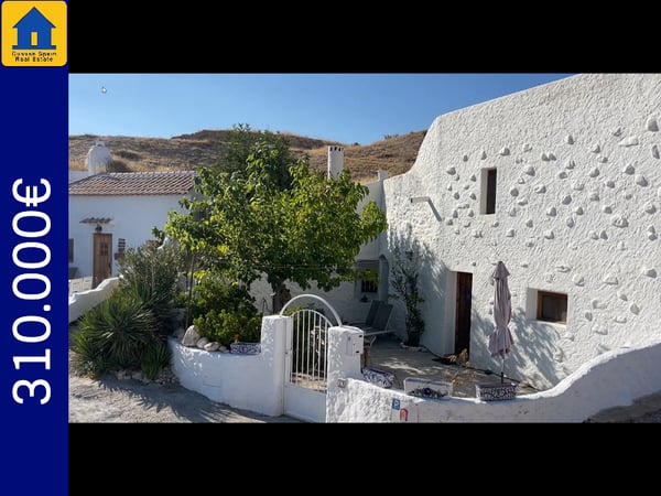 House in Villanueva de las Torres - view 1