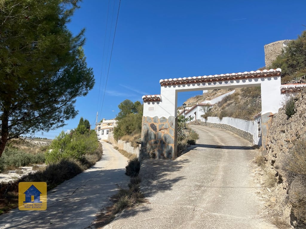 House in La Alqueria - Image 2