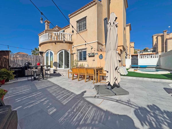 House in Villamartin - view 1