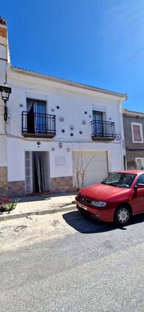 House in Arenas del Rey - view 1
