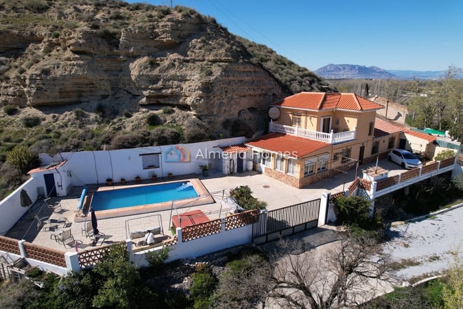 Villa in Caniles - view 1