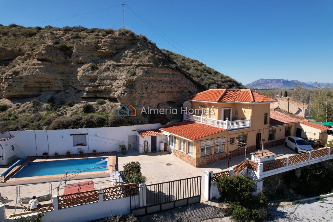 Villa in Caniles - Image 3