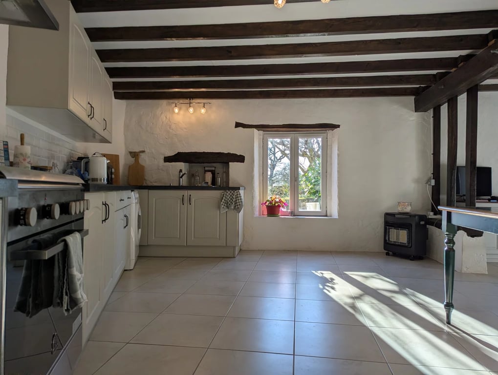 House in Brigueil-le-Chantre - Image 3