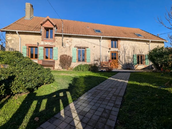 House in Brigueil-le-Chantre - view 1