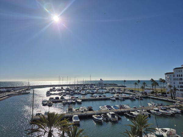 Apartment in La Duquesa - view 1