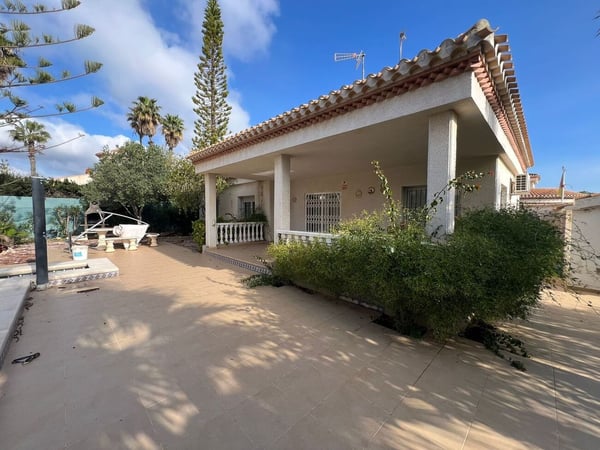 Villa in Playa Flamenca - view 1