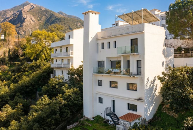 Villa in Istan - view 1