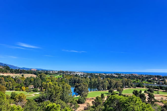 Apartment in Benahavis - view 1