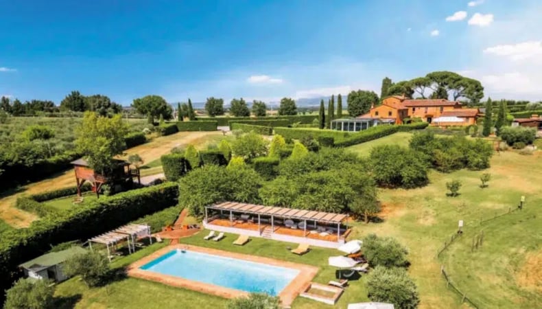 House in Castiglione del Lago - view 1