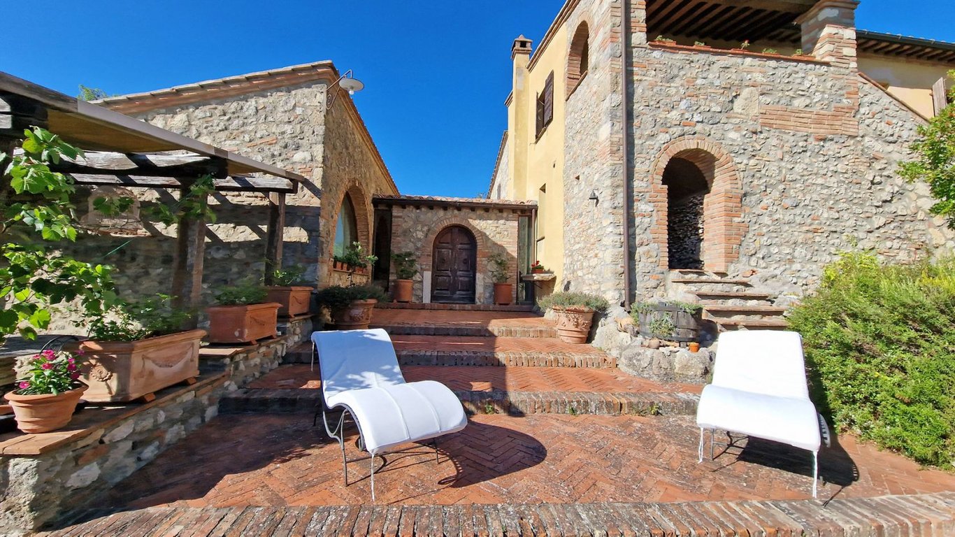 House in Sarteano - Image 3