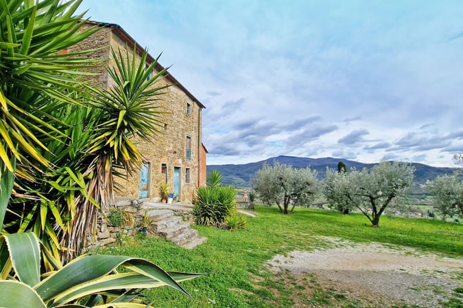 House in Castiglion Fiorentino - view 1