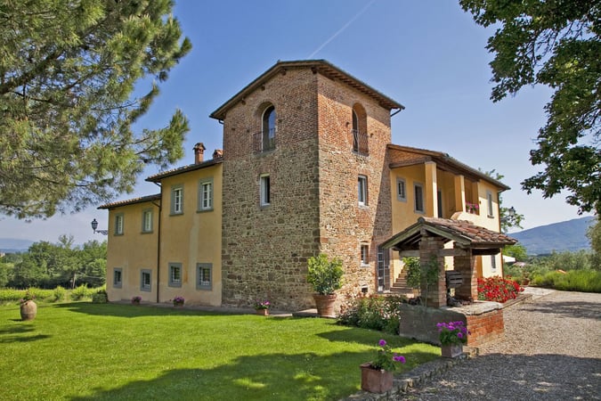 House in Monte San Savino - view 1