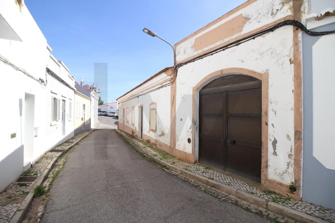 Villa in Estombar - view 1