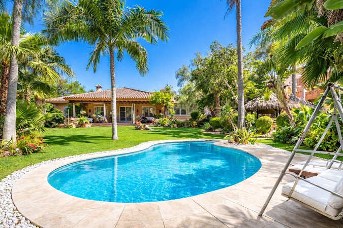 Villa in Nueva Andalucia - view 1