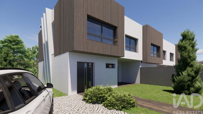 House in Rio de Mouro - view 1