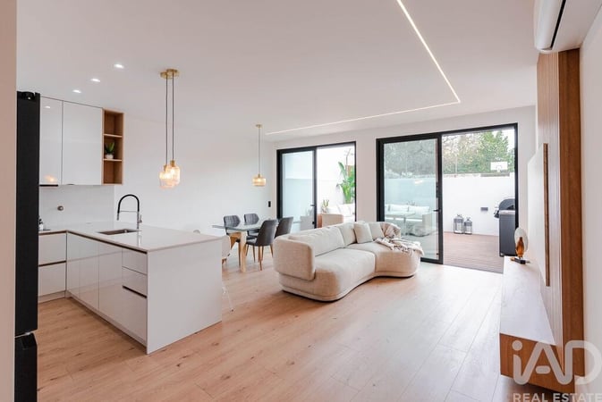 House in Quelfes - view 1