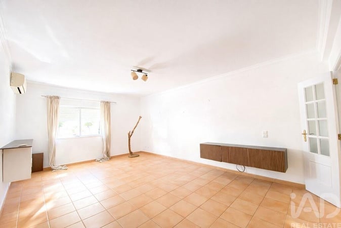 Apartment in Quelfes - view 1