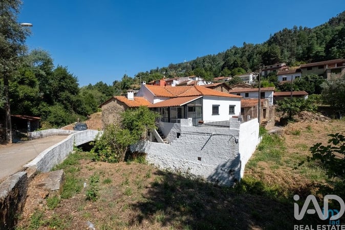 House in Penacova - view 1
