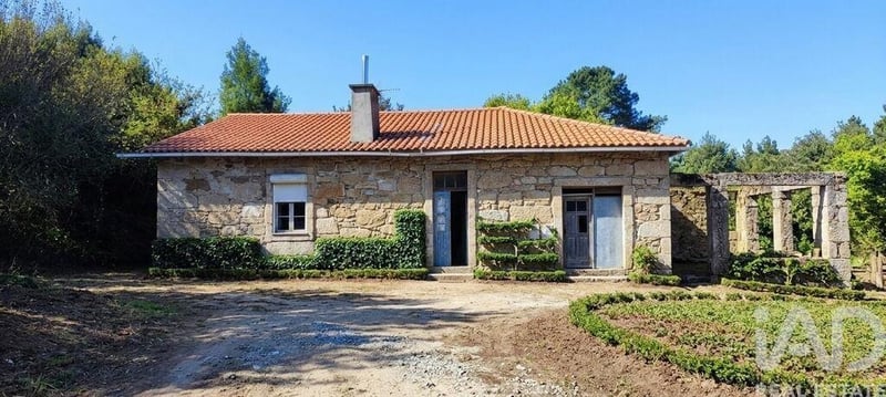 House in Gondomil - view 1