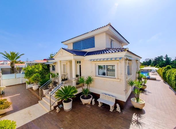 House in Torrelamata - view 1