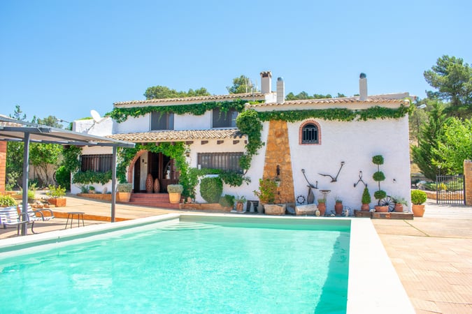 House in Onil - view 1