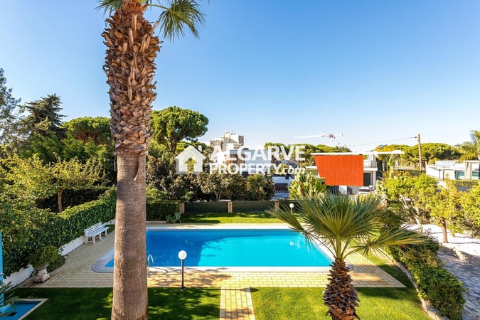 Villa in Quarteira - view 1