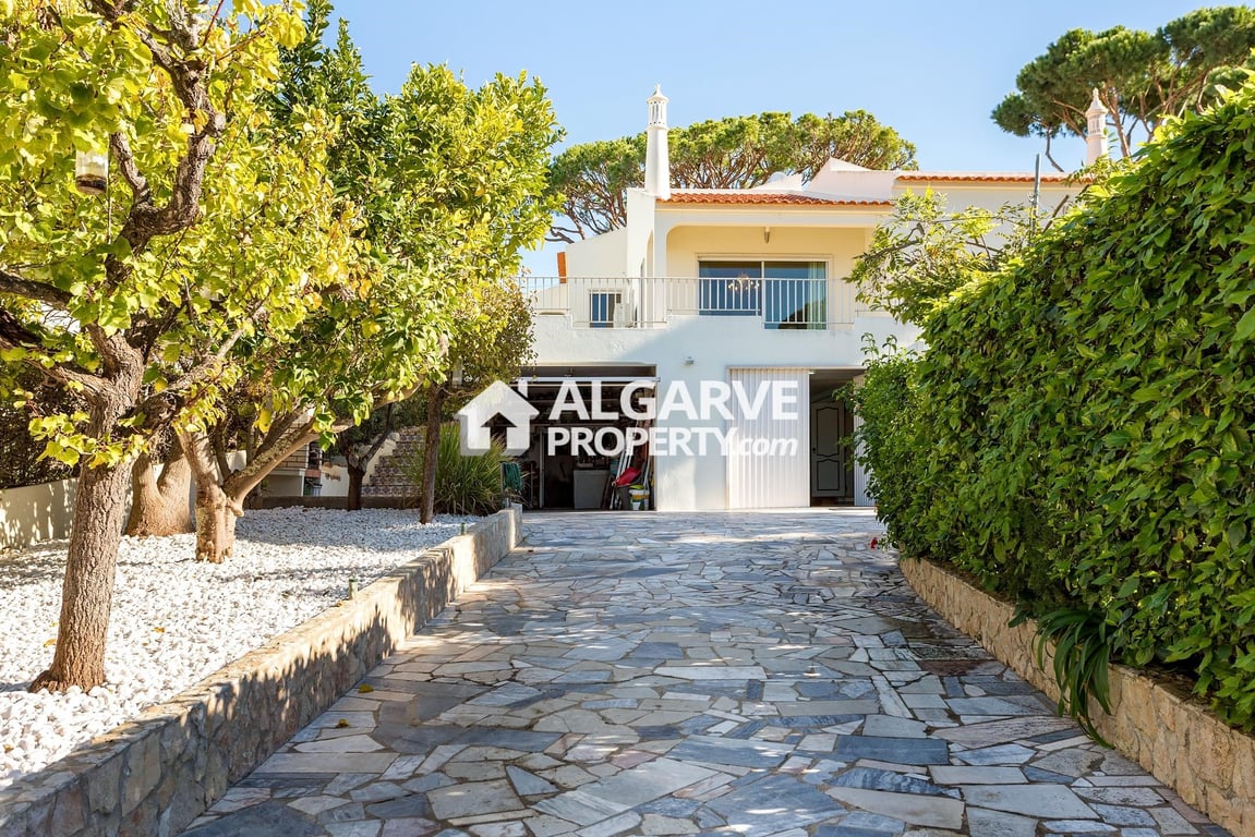 Villa in Quarteira - Image 2