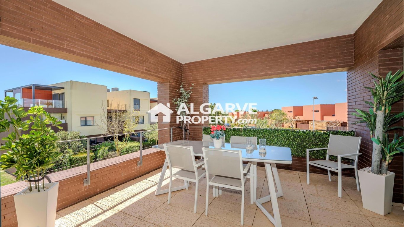 Apartment in Quarteira - Image 2