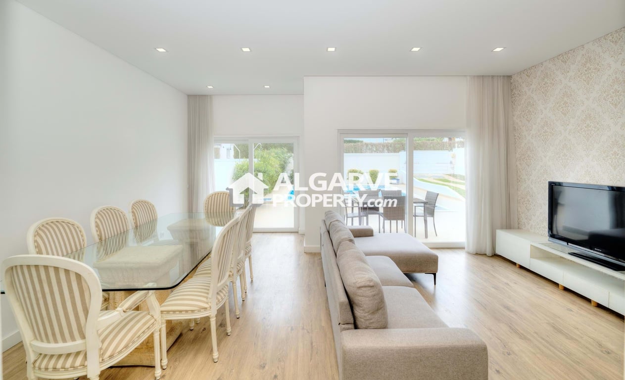 Villa in Quarteira - Image 3