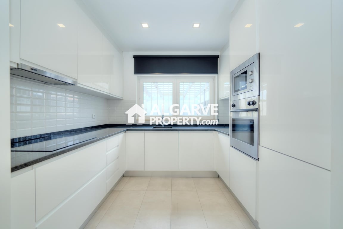 Villa in Quarteira - Image 2