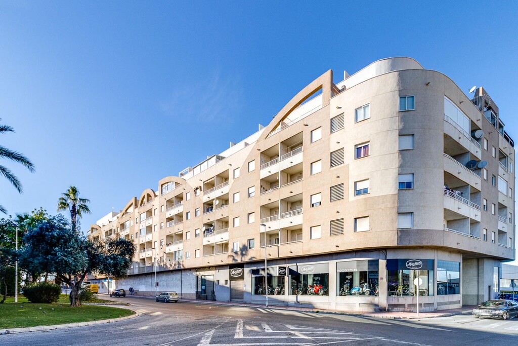Apartment in Torrevieja - Image 2